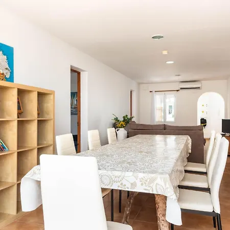 Βίλα Binisaret I By Mauter *